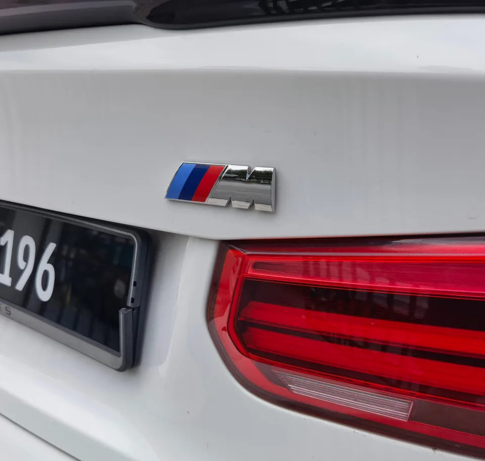 Prémium Minőségű Öntapadós BMW M Logó – 9x3 cm - bömös.hu