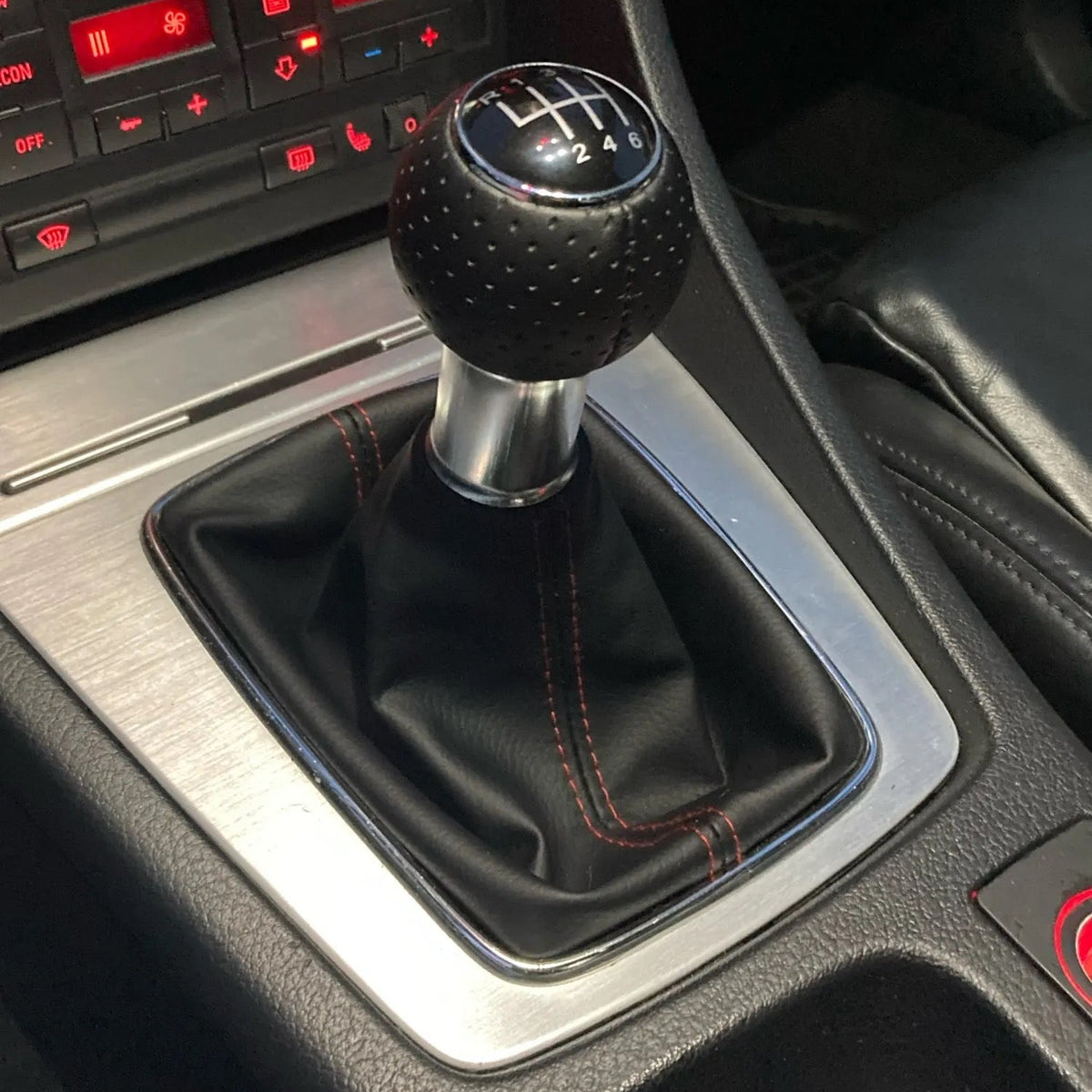 Audi A4/B6, B7 váltószoknya váltógombbal 5 és 6 sebességes - bömös.hu