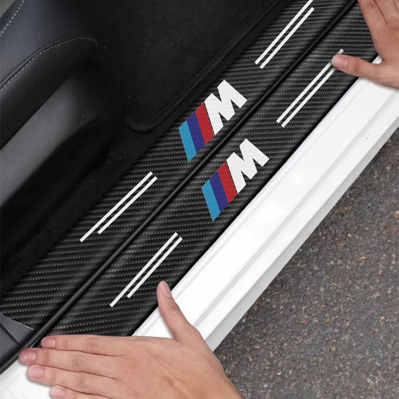 BMW Ajtóküszöb védő matrica szett – Carbon Fiber hatás | M logóval (4 db)